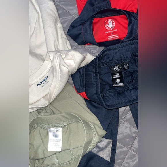 Bundle of 4 (2 Outfits) Size 2T - Picture 2 of 2